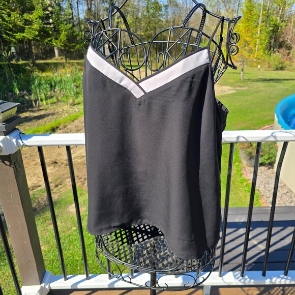 Banana Republic V neck Blouse Sleeveless Tank, size Large, EUC Black white trim - Picture 1 of 5
